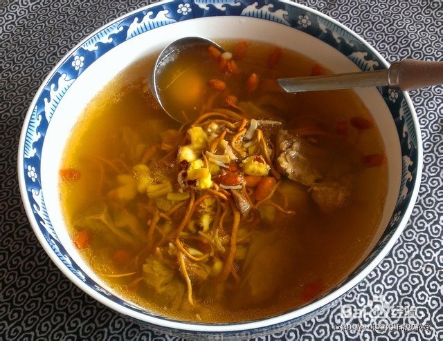 补充能量的虫草花猪骨汤