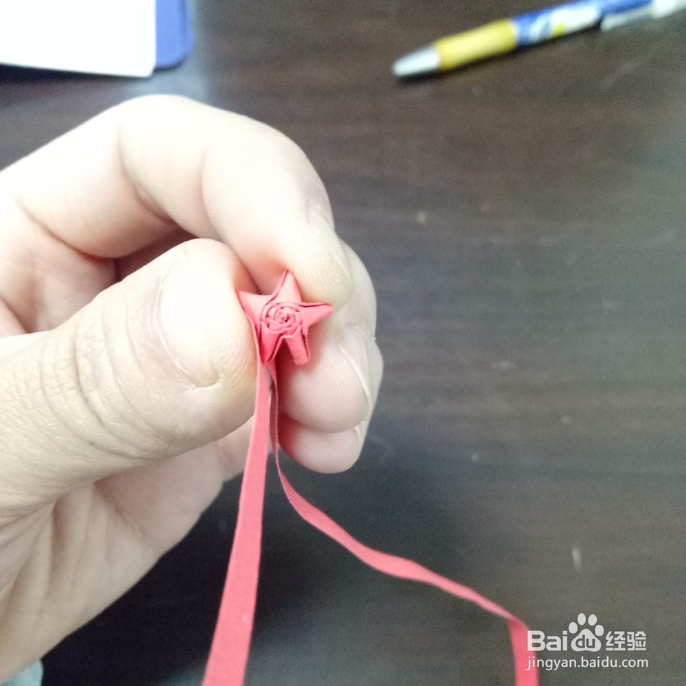 怎样用衍纸条折幸运星的方法