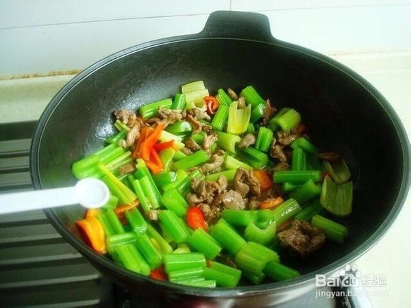 羊肉炒芹菜的做法
