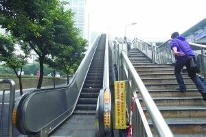 怎么个安全乘坐扶梯