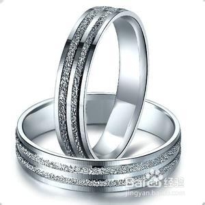 铂金与钻石完美搭配的戒指