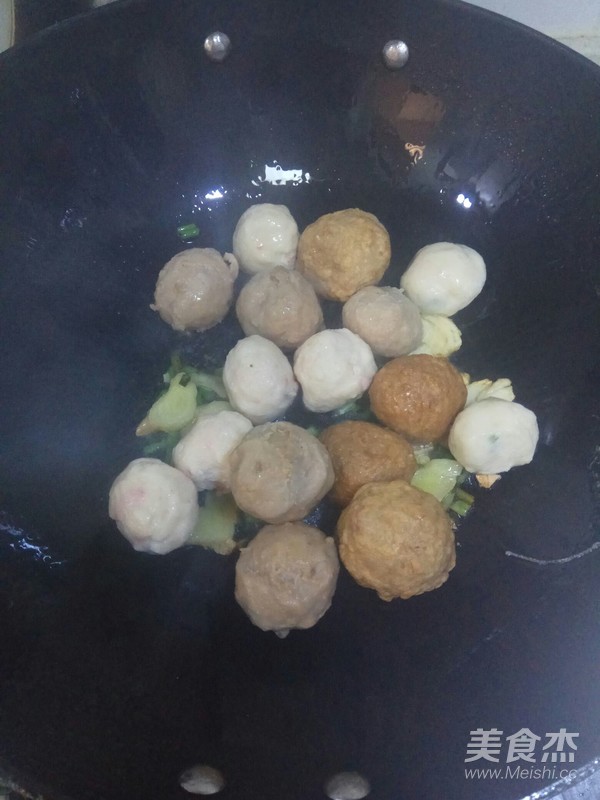 肉丸炖蔬菜的做法