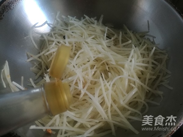 醋溜土豆丝的做法