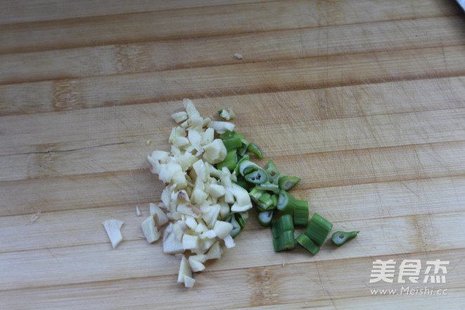 肉粒娃娃菜的做法