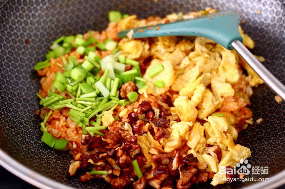 怎么样做美味的泡菜核桃炒饭