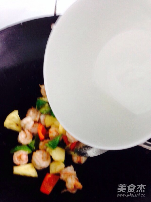 菠萝炒虾仁的做法