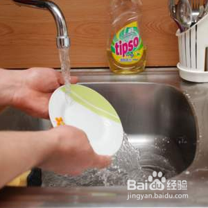 怎样用小苏打去除锅碗瓢盆上的油渍