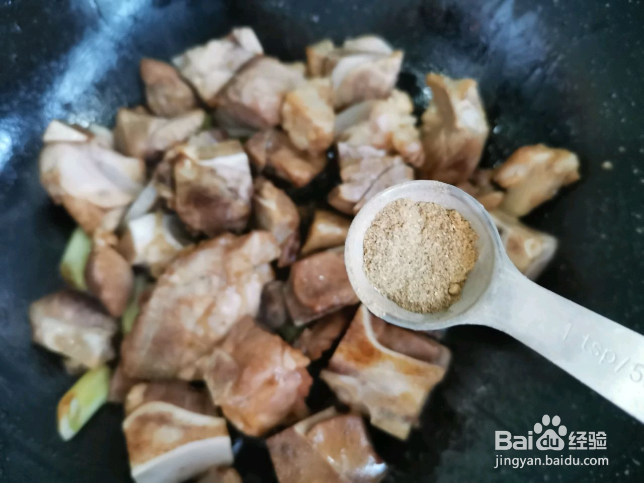 骨头炖酸菜的做法