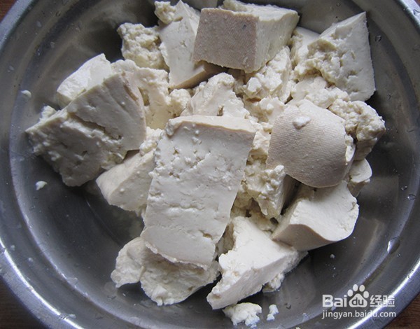 楞蹦鱼炖白菜豆腐的做法