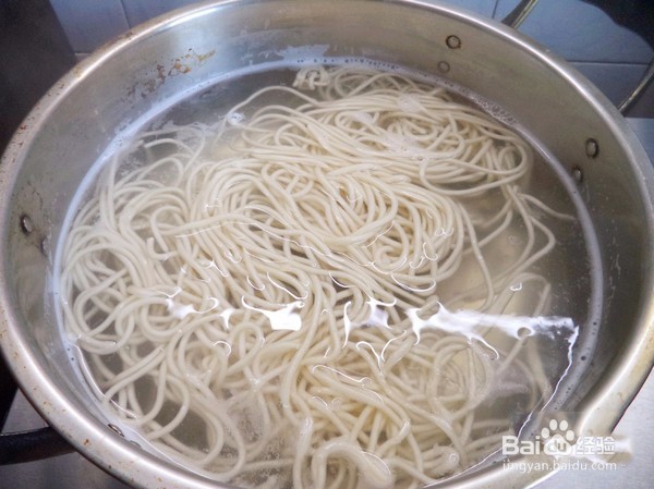 红烧排骨面怎么做？家常做法详细步骤讲解