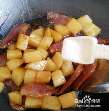 土豆香肠焖饭