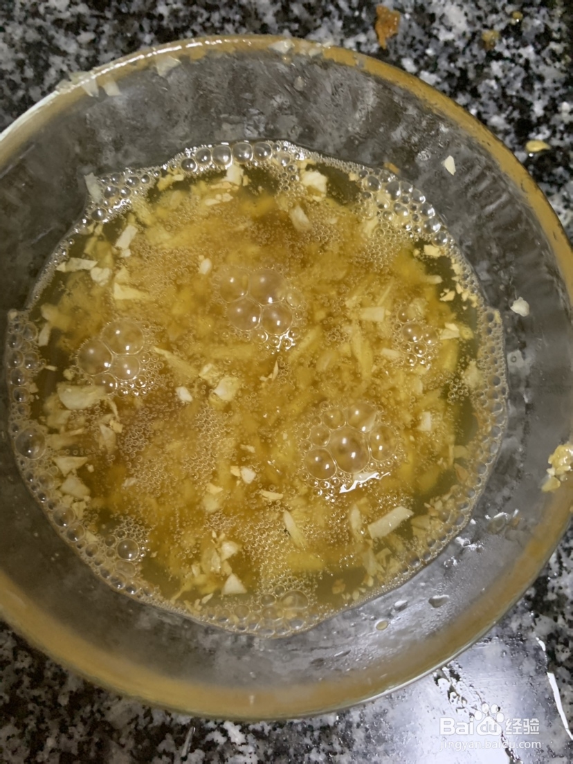 鲜嫩的凉拌青椒皮蛋