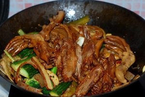 干锅鸭掌的做法