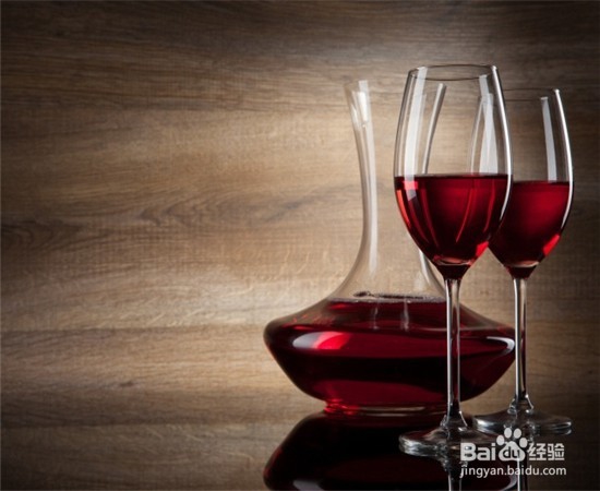 红酒瓶的塞子卡在里面出不来咋办