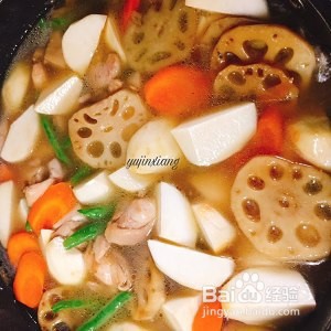 养生食补鸡肉芋头鲜藕和风的做法