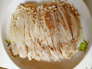 好吃的凉拌金针菇