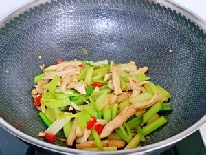 辣炒芹菜鸡胸肉