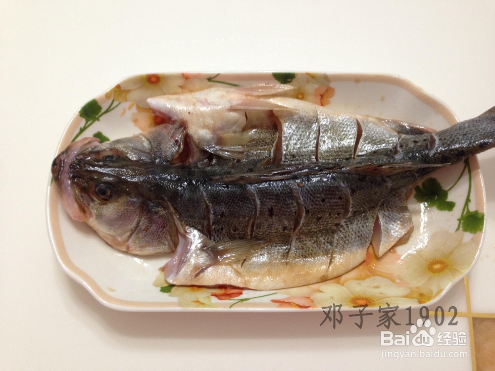 邓子家的家常菜：清蒸鲈鱼