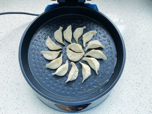 晶莹剔透冰花煎饺