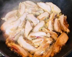 皮脆肉嫩的蒜香鸡翅