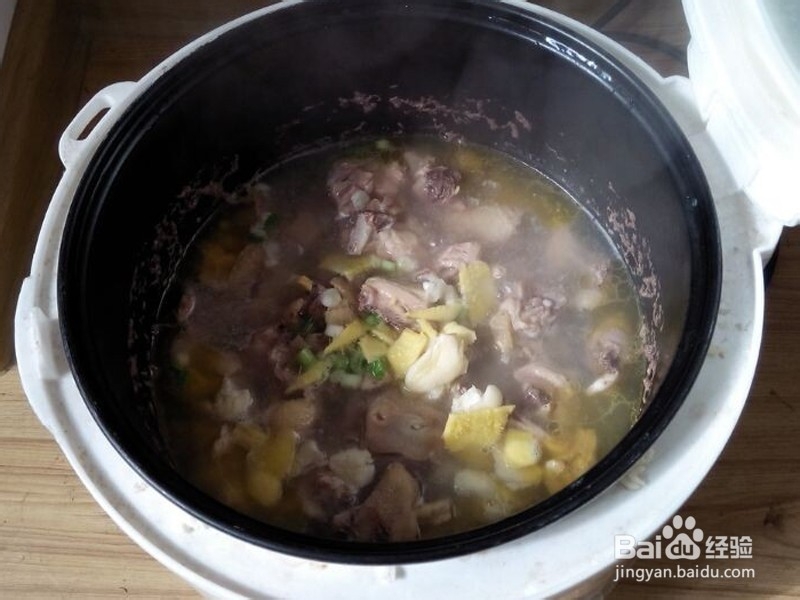 如何用电饭堡做山药栗子炖鸡