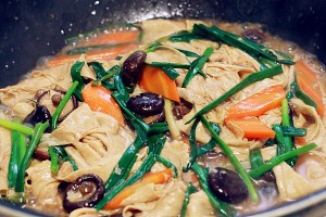 如何制作红烧香菇腐竹