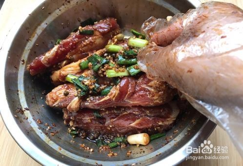 蒜香手抓骨是如何做的？家常教程烤箱版