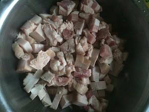 秘制红烧肉烧土豆的做法