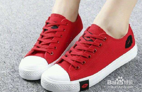 红色单鞋怎么搭配鞋带