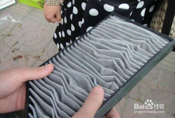 标致206更换汽车空调滤芯安装教程