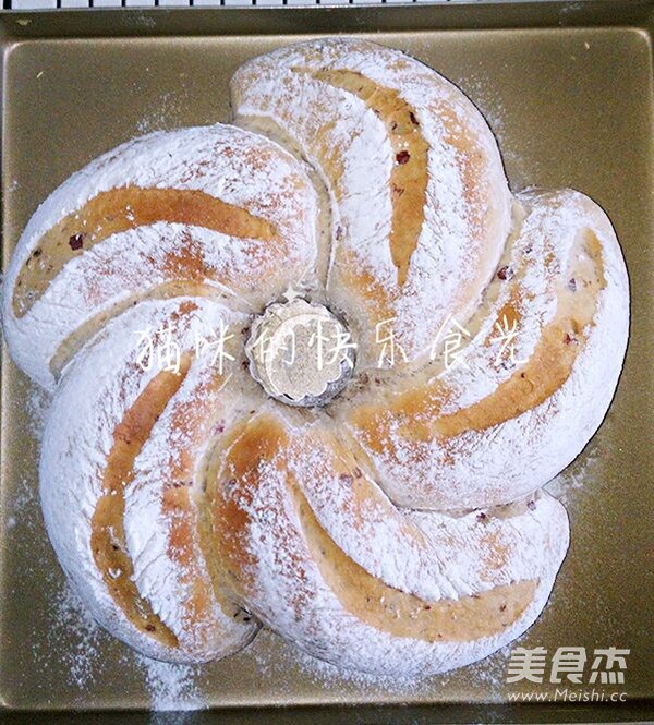 蔓越莓花环面包