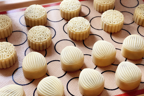 冬翅冬蓉馅月饼