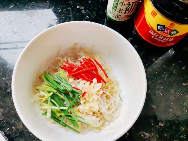 酸酸甜甜脆爽绿豆芽