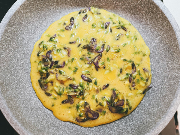 蔓越莓槐树花蛋饼