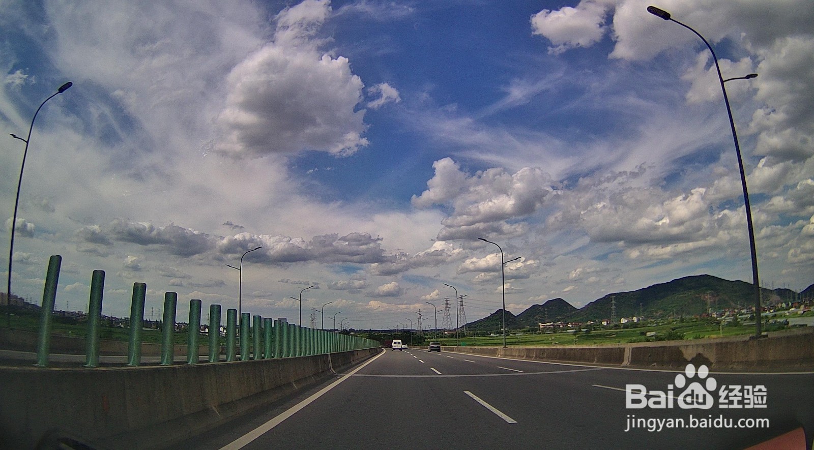 如何在高速路上拍出漂亮的天空美景