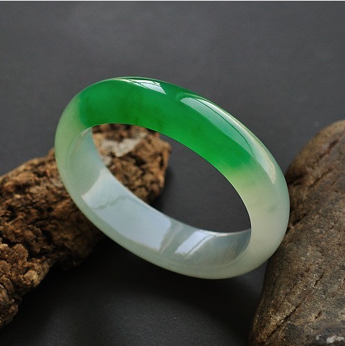 教你如何估算缅甸翡翠手镯价格