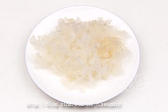 雪耳海米拌香芹