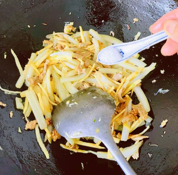 冬笋肉丝炒白菜