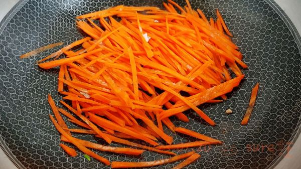 胡炒萝卜芹肉丝