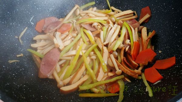 尖椒香干蘑菇肉