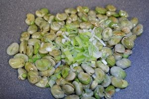 教大家做葱油蚕豆