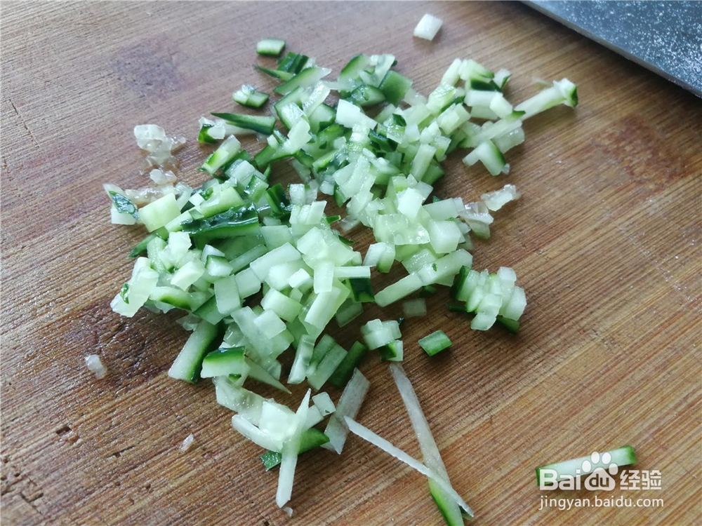 瘦肉丁黄瓜丝拌面