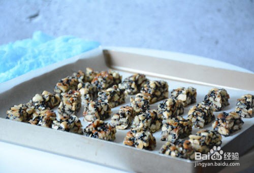 黑芝麻碧根果花生糖