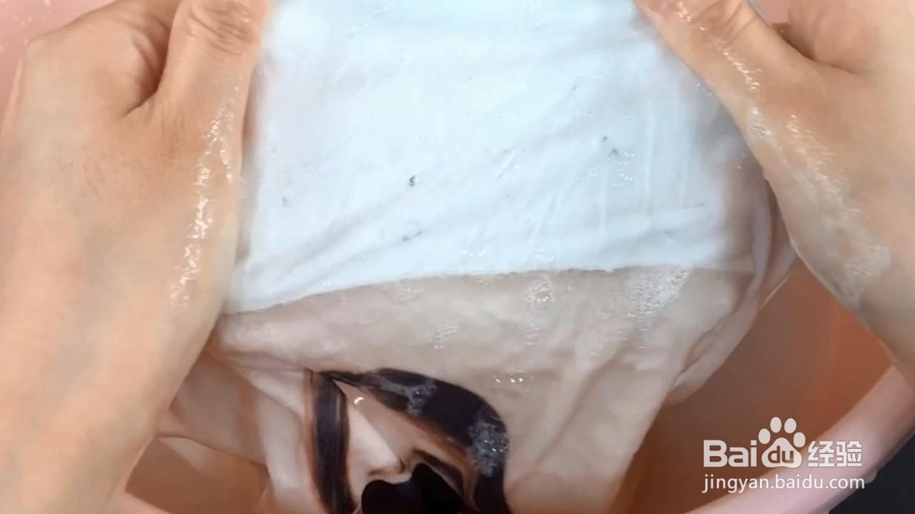 白色衣服用什么洗可以洗白