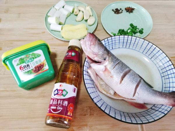 豆瓣酱啤酒烧鲈鱼