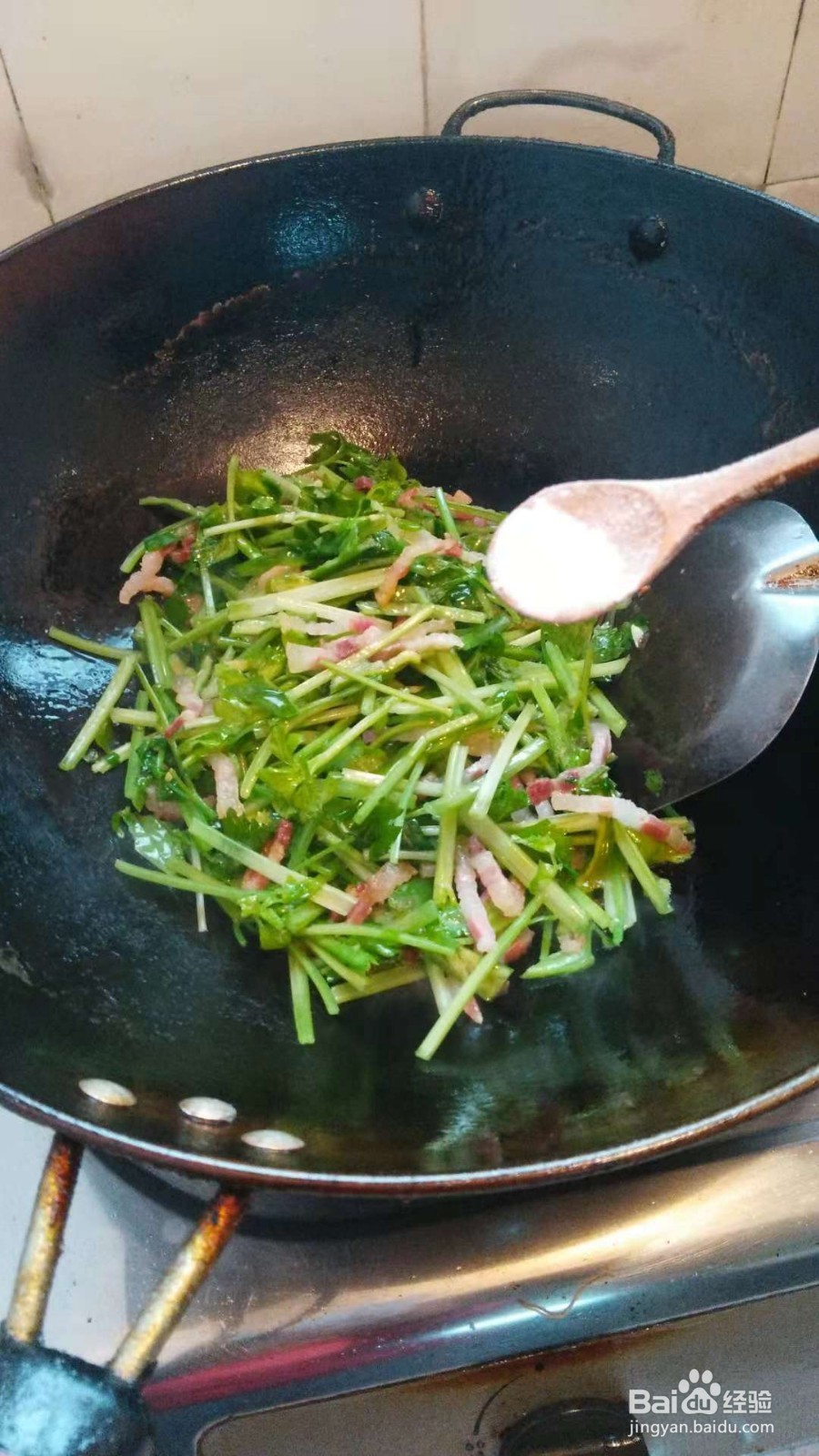 怎样炒芹菜好吃？