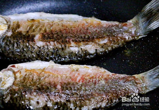 鲫鱼汤怎么炖好喝又营养下奶