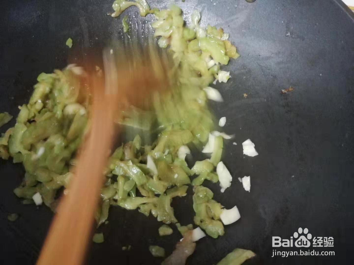 如何制作家常菜苦瓜炒肉
