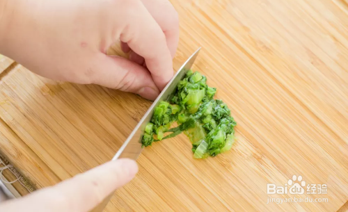 营养丰富又鲜美可口的小米麦菜干贝粥怎么做