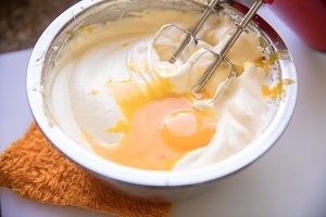 圣诞棉花糖奶油霜滴落树桩蛋糕的美味做法